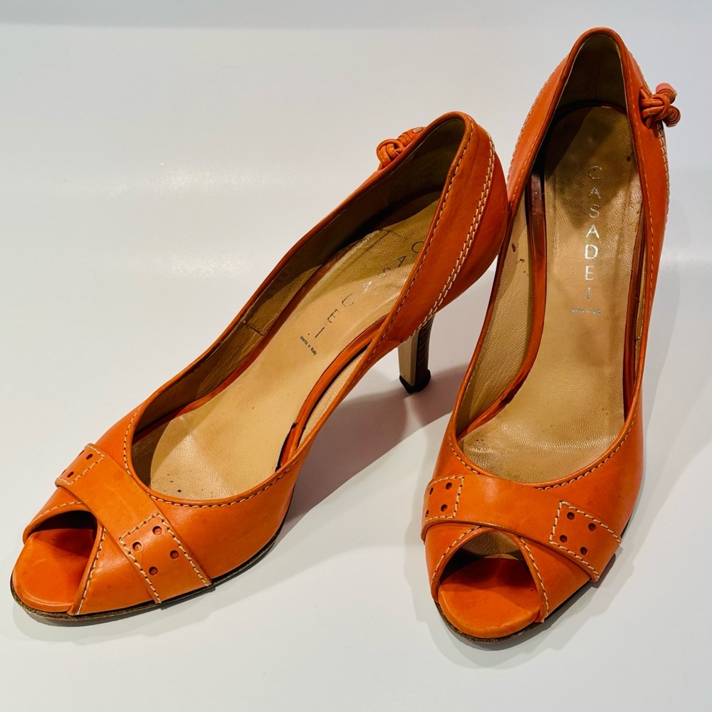 Women’s Touch Orange Ecru heels size 10